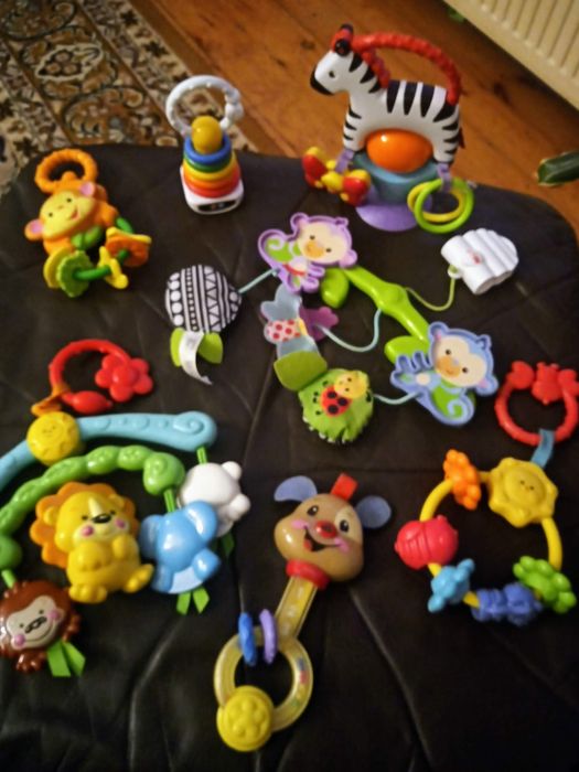 Fisher Price- grzechotki i gryzaki