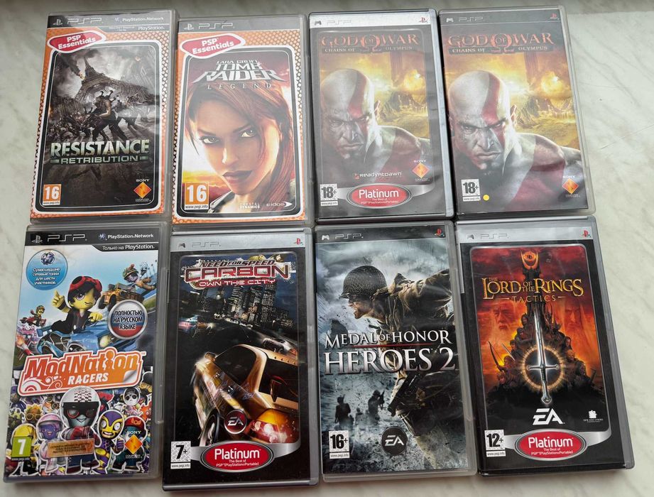 Sony playstation PSP UMD диски - коллекция из восьми дисков.
