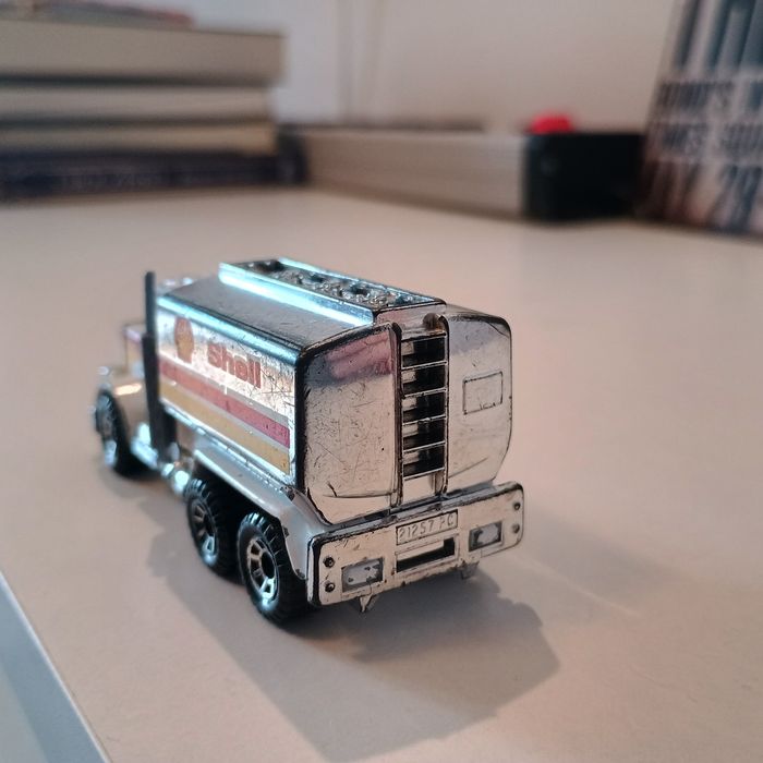 Matchbox Peterbilt shell tanker