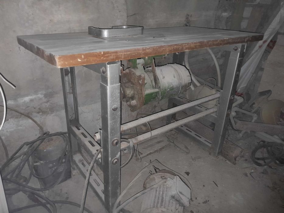 Рабочий стол под швейную машину