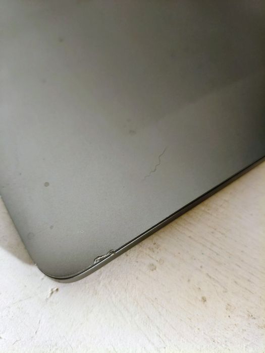 MacBook Pro 13” (2020) – Intel i5 – Dispenso Burlas