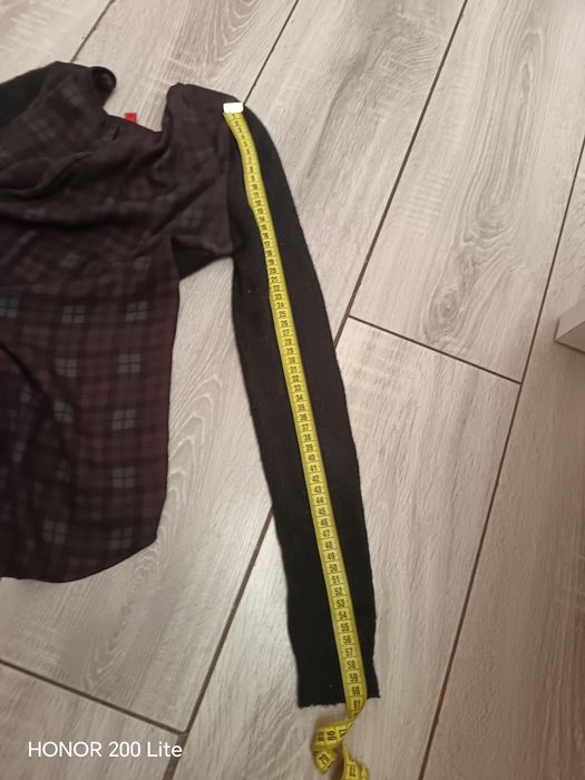 Na chłodną pogodę sprawdzi się cienki sweter.