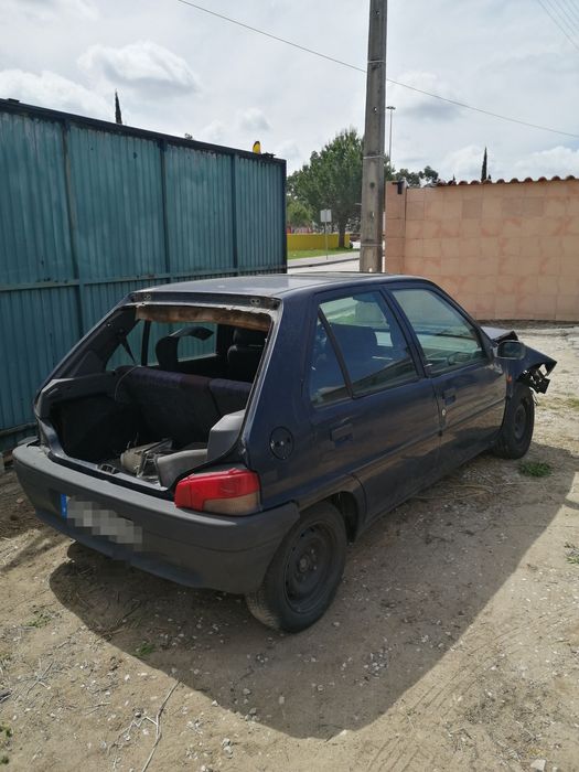 Para peças Peugeot 106 boa mecânica 1.5diesel muitas peças disponíveis
