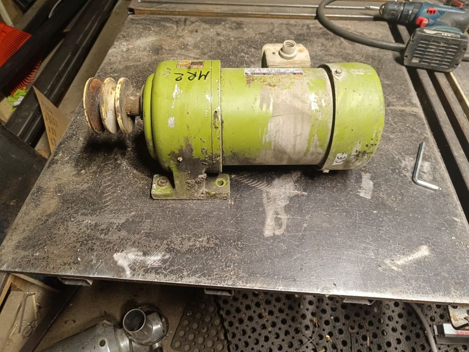 MR2 motoreduktor 0.66kw 220/380v przełożenie 1:5  koło pasowe 80 wał28