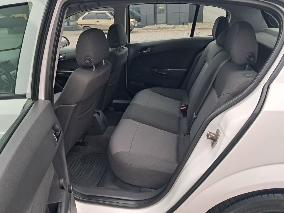 Опель Астра 2012г. автомат