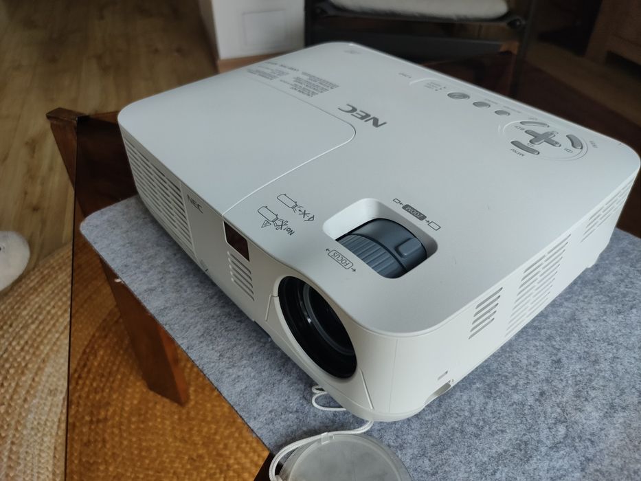 Projektor NEC hdmi