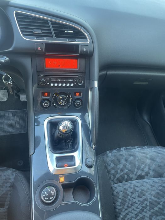 Peugeot 3008 /2010року/2.0дизель/