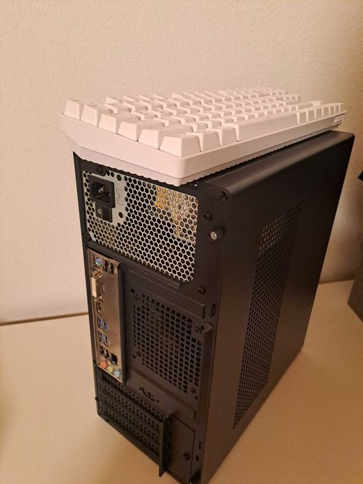 PC Gaming Ryzen 5 3400G / 16GB Geil DDR4 / Windows 11