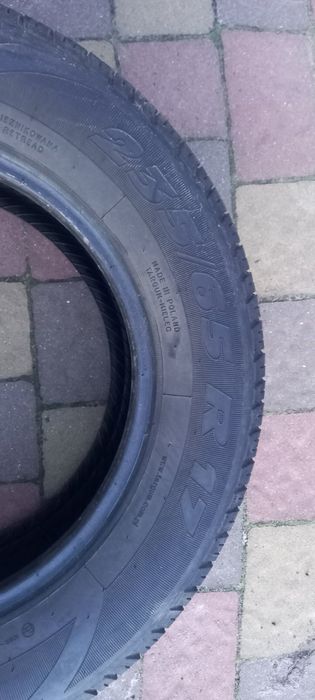 Продам літею резину 235/65/17