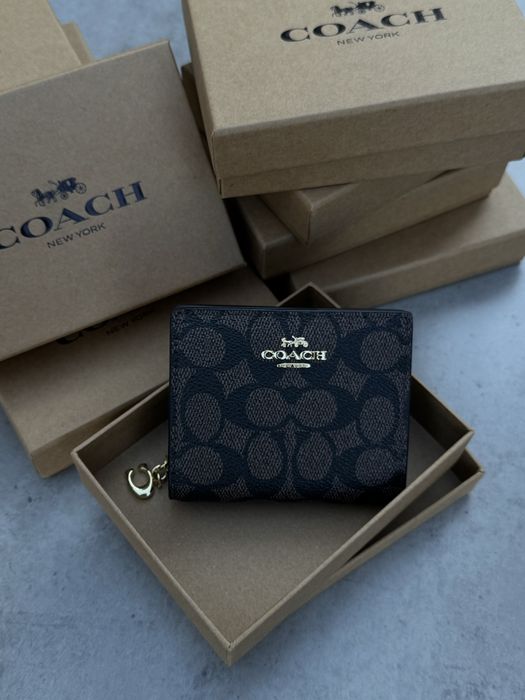 Шкіряні гаманці від бренду coach  три варінти
