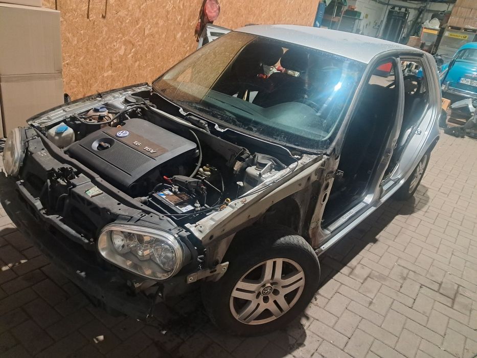 Запчастини Golf 4. Golf 5. Мотор двигун капот бампер крило ляда двері