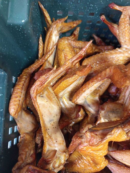 Копчені крила, гомілка, окорок, циплята