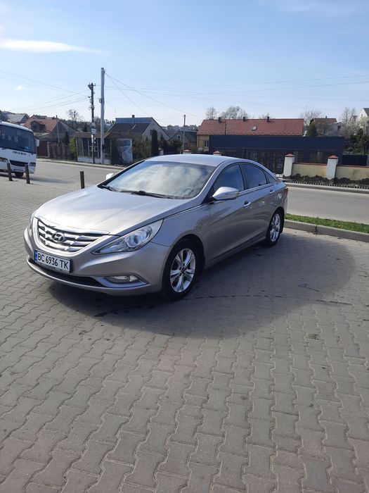 Hyundai sonata 2011року yf