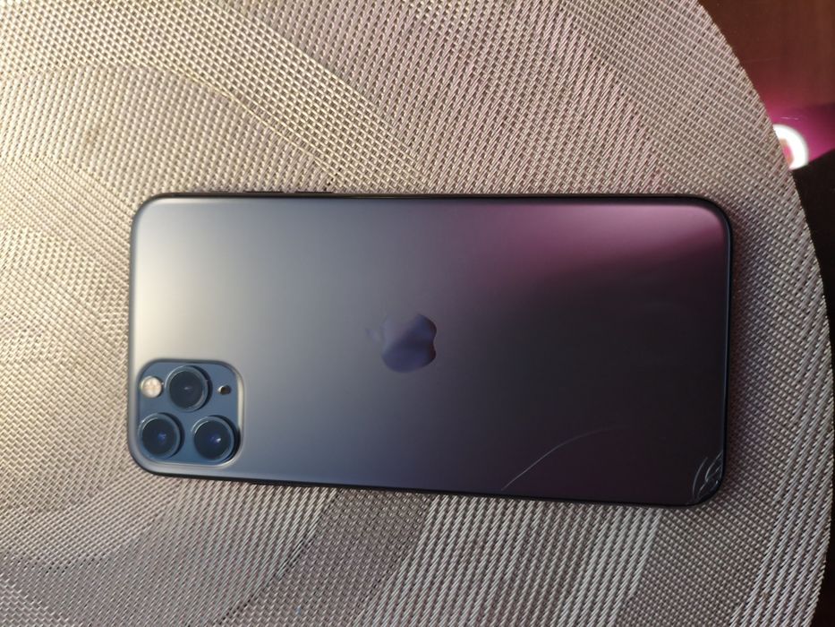 Продам iPhone 11 pro max