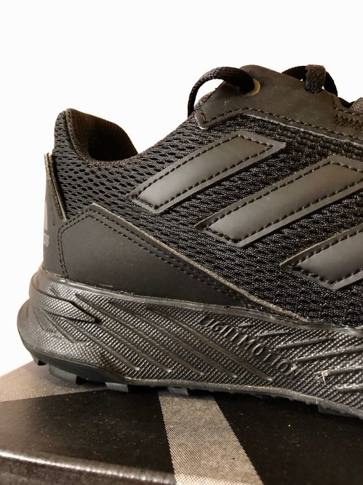 Кросівки adidas (оригінал) 46 (2/3 )розмір, стелька 30 см: 2 500