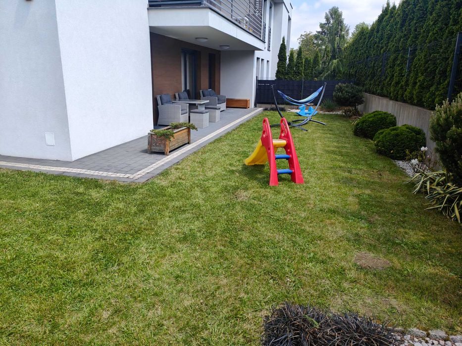 Nowoczesne mieszkanie 70 m2 z ogródkiem 150 m² i miejscem parkingowym – Łańcut