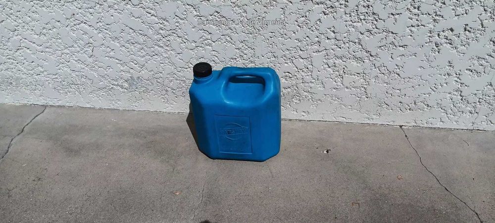 Dois, bidons de 25 L, cada um