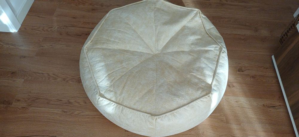 Puff bege de sala ou quarto