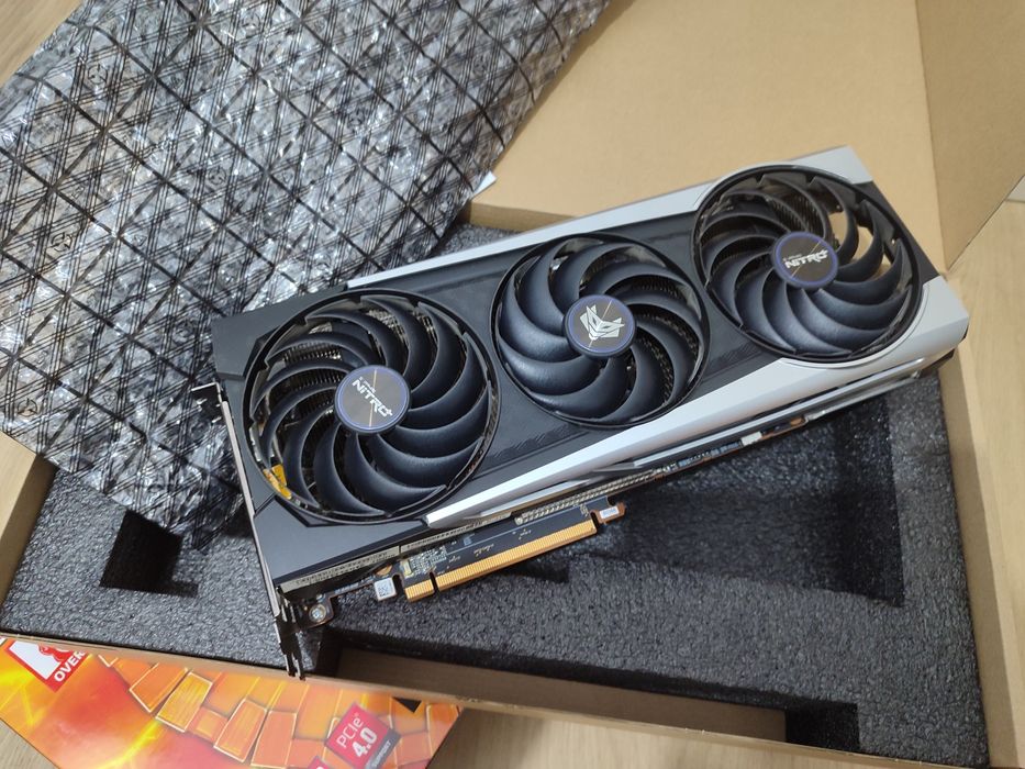 Radeon Sapphire nitro + RX 6700 XT 12GB