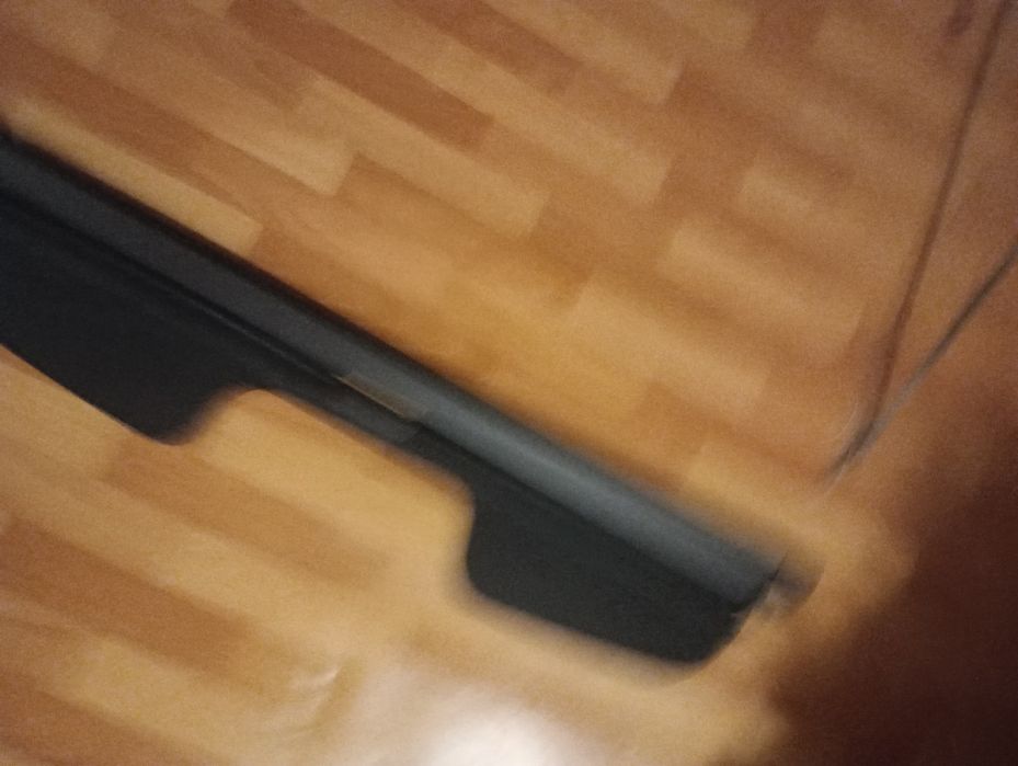 Полка задньої частини автомобіля