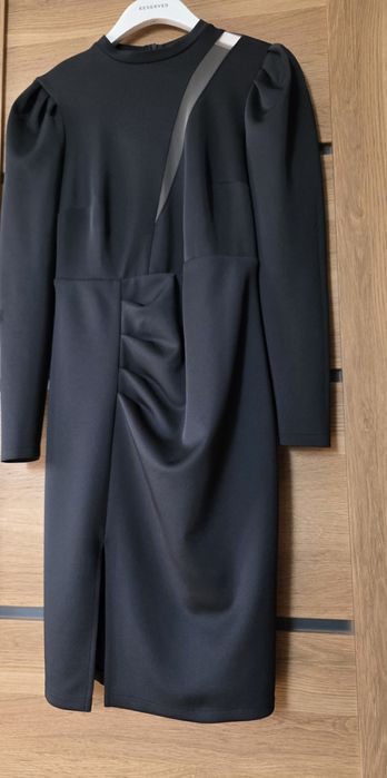 Czarna sukienka z rozcięciem rozm.M - LOOLA