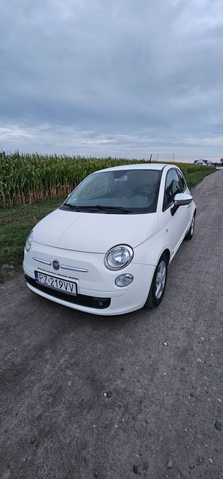 Fiat 500 Sprzedam Fiata 500 w wersji Sport z 2010 roku. Jest to samochód osobow