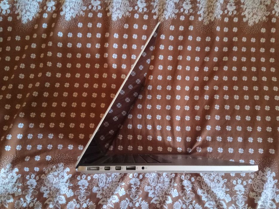 Macbook Pro 15'– Retina 4 ядра/Core i7/ 8Gb/ SSD 256Gb/2 години