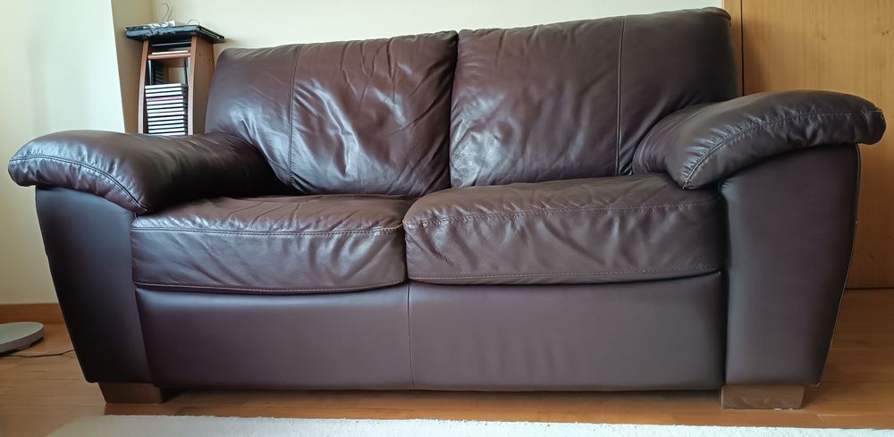Sofá 2 lugares em pele, do IKEA