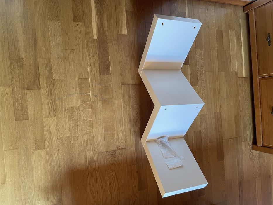 Prateleira suspensa em madeira