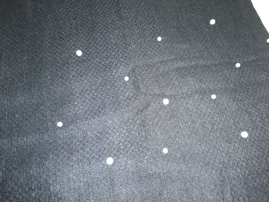 Cachecol preto com pérolas
