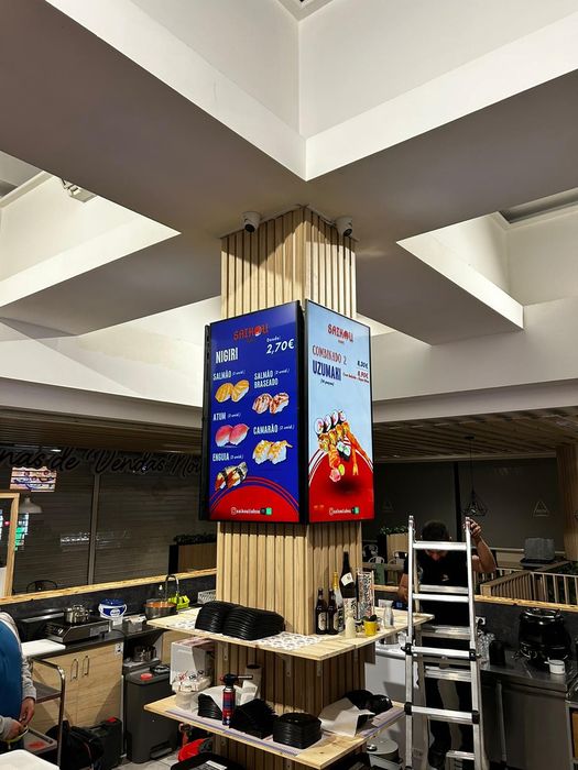 Ecrã Montra  43" ou 55" chave na mão
