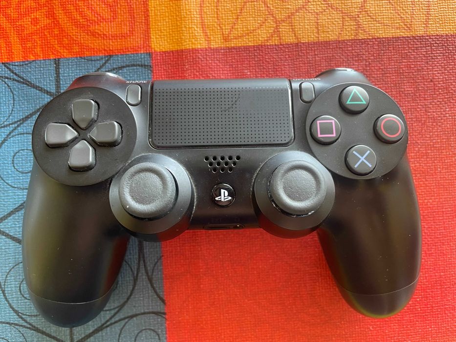 Playstation 4 Slim 1TB com 2 Comandos