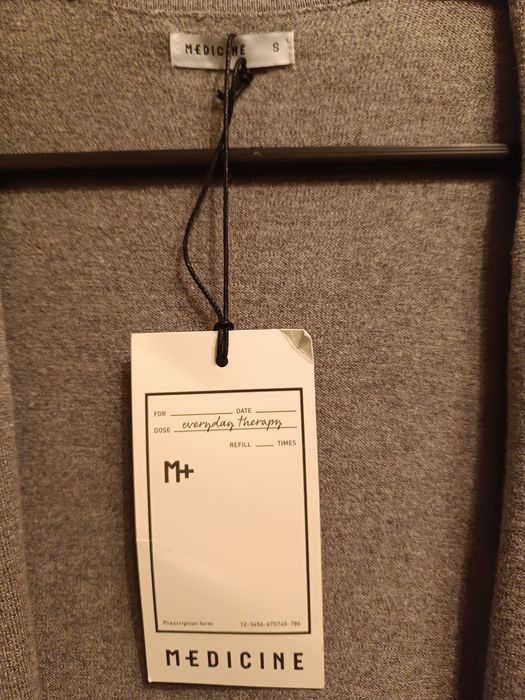 Nowy kardigan -Medicine