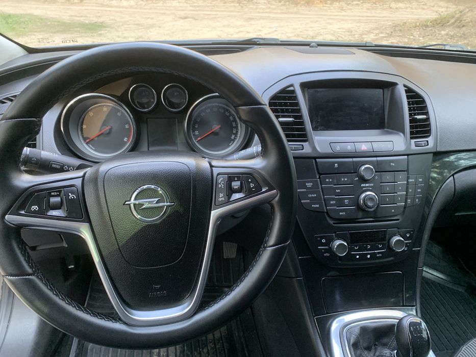 Опель інсігнія 2010 рік