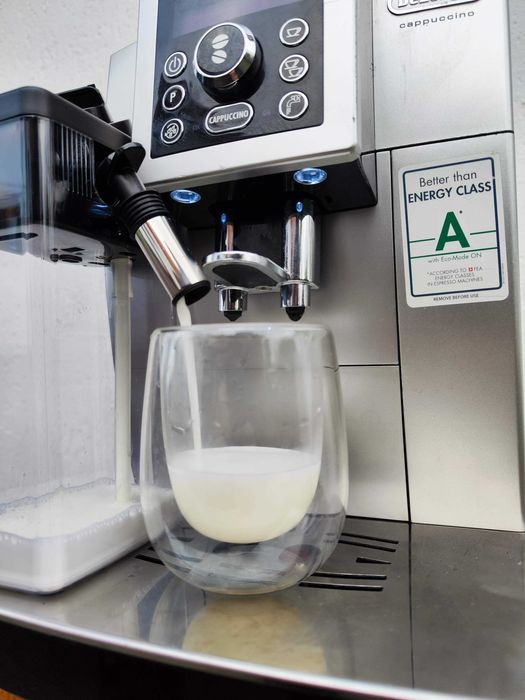 Кавомашина кофемашина Delonghi cappuccino ECAM 23.460 новий молочник