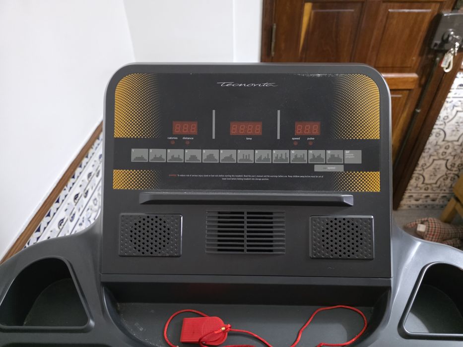 Passadeira Tecnovita Evo T900 nova, dobrável