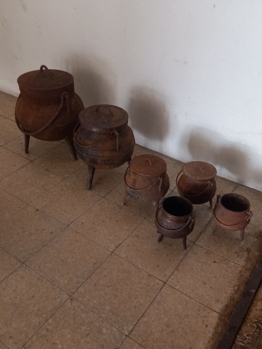 Panelas Antigas de ferro.