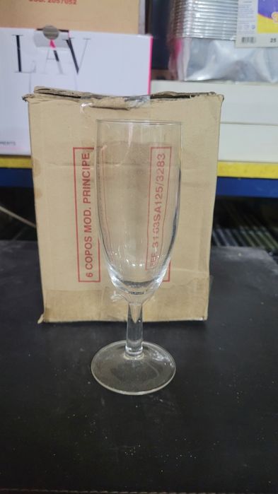 Copos e Loiças variadas - Ler a descrição