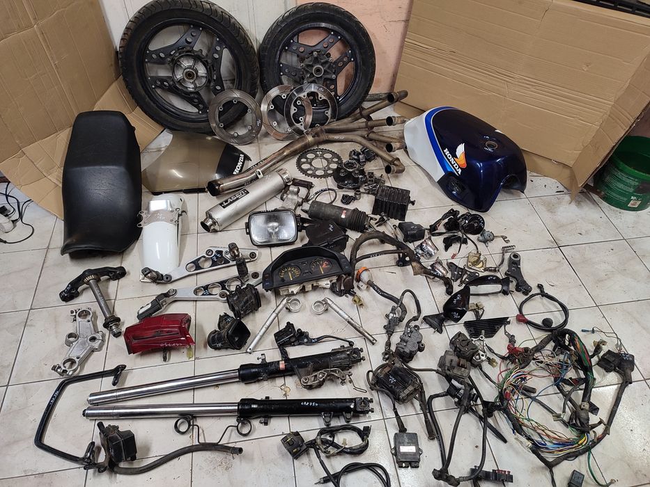 Honda CBX 750 części koło wydech tłumik lampa bak lagi oś moduł tłumik