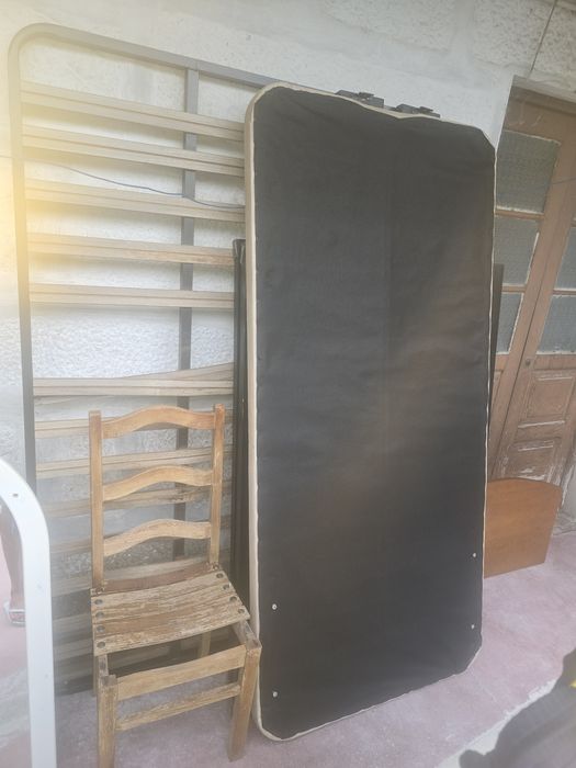 Cama de casal + mesinha