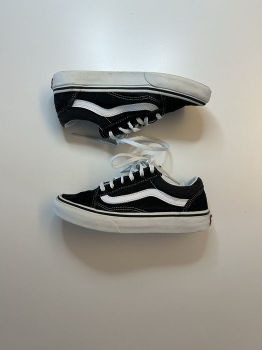 Vendo Vans Old Skool preto/branco tamanho 33 em bom estado.