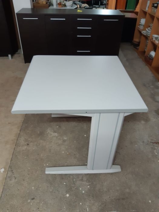 Secretárias em metal