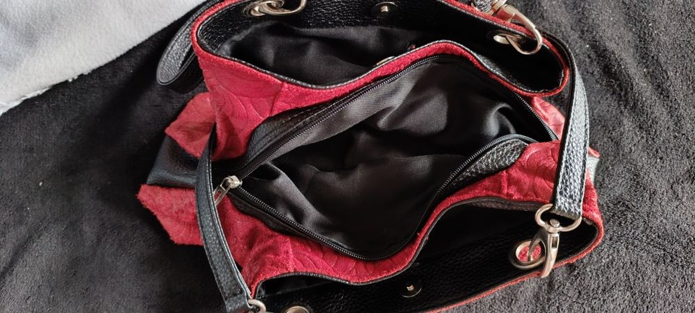Mala vermelha de senhora