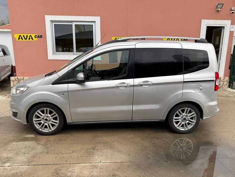 Ford Tourneo Courier 1.5 TDCi Titanium