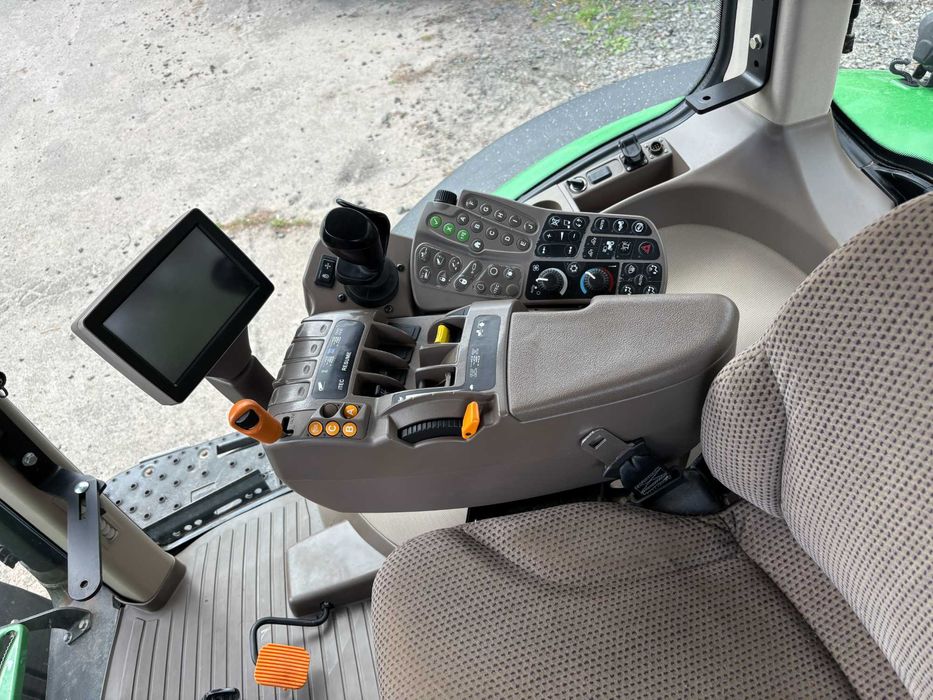 John Deere 7200R