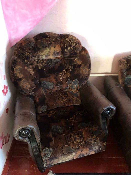 Диван і два крісла