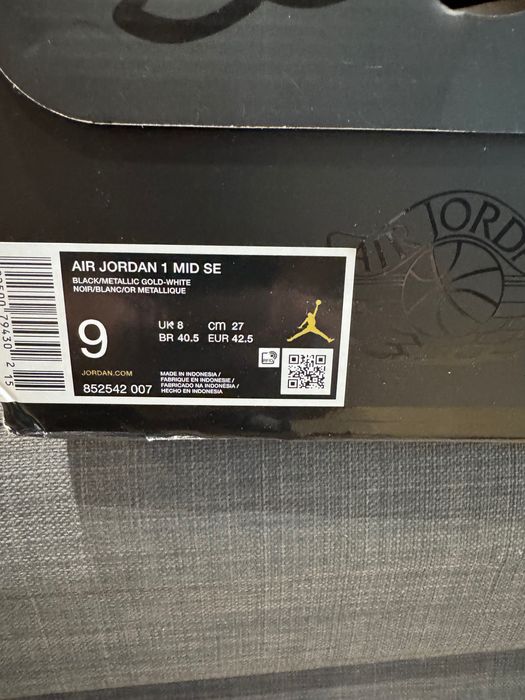 Air Jordan 1 Mid Black Metallic Gold-White