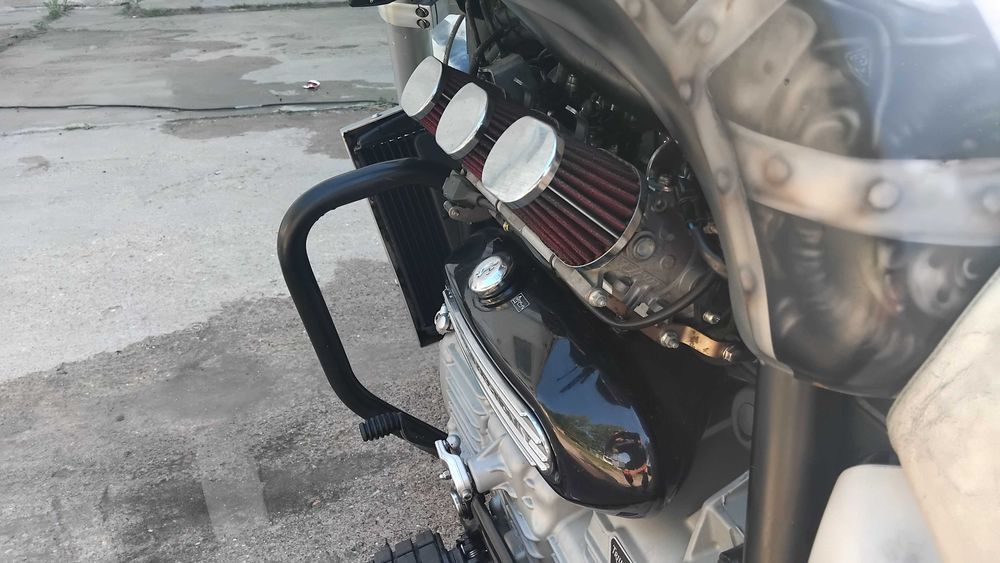 Triumph Rocket 3 2005 specjalne malowanie