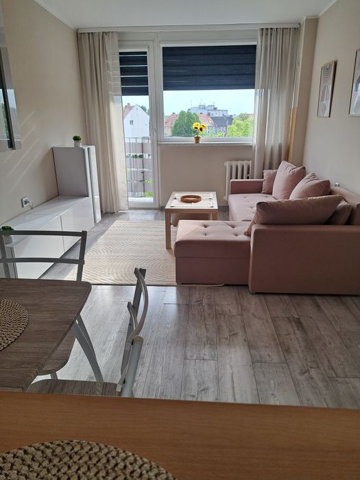 Kawalerka 37,5 m² w centrum miasta – balkon, piwnica, bez pośredników