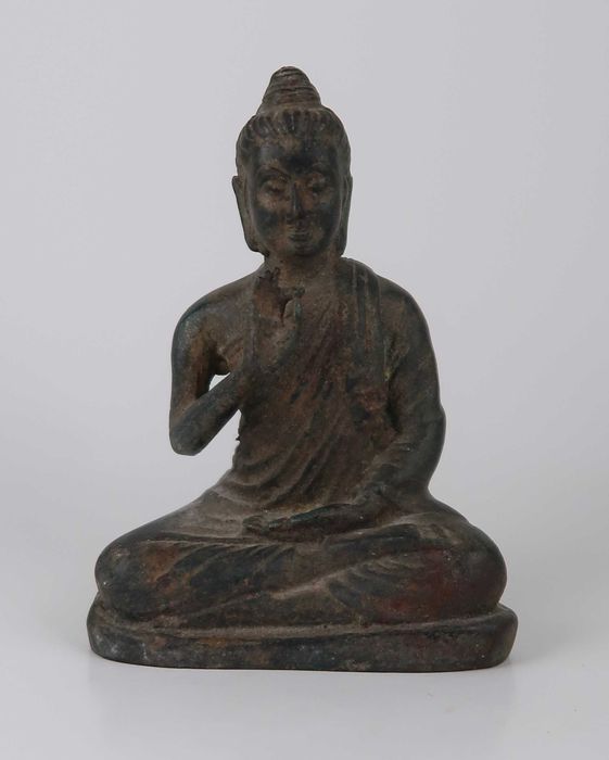 Buda Sentado, antigo, em Metal